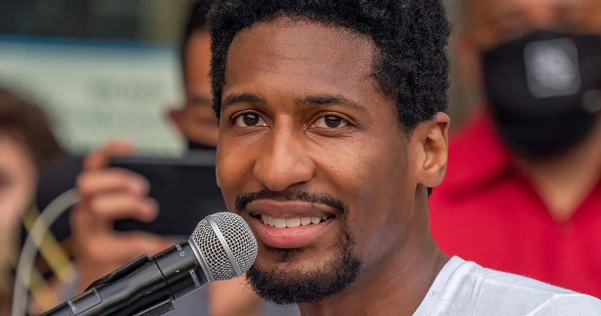 Jon Batiste Live in conecrt ZGEue8