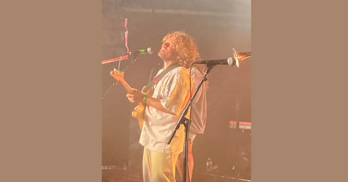 benny sings live in concert